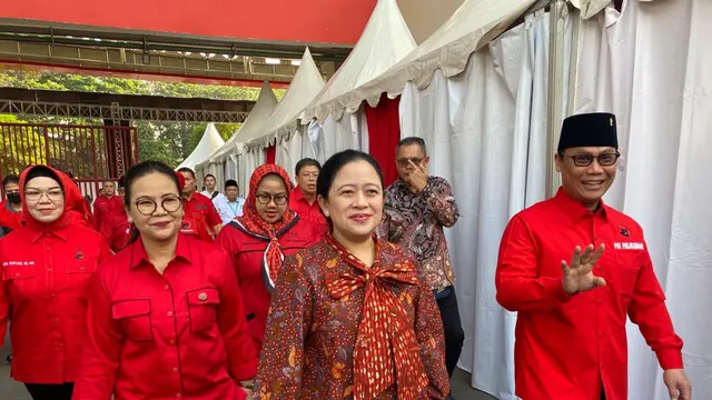 Ketua DPP Bidang Politik PDIP Puan Maharani dan Ahmad Basarah menghadiri Harlah ke-25 PKB di Stadion Manahan, Solo, Minggu (23/7/2023).