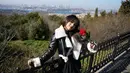 Fuji Utami tampil bergaya yang playful stylish dengan outfit bernuansa hitam putih [@fuji_an]