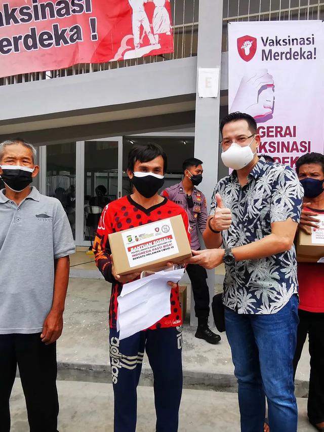 6 Potret Aksi Ari Wibowo Ajak Warga Untuk Vaksin Ini Curi Perhatian