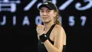 Elena berhasil mengalahkan lawannya di perempat final Australia Open 2023 yang berlangsung di Rod Laver Arena dalam waktu satu jam 19 menit. (AFP/David Gray)