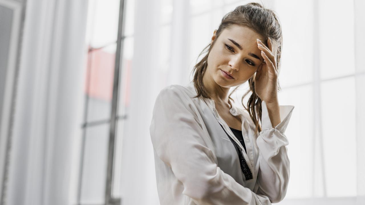 perempuan sedih ghosting putus cinta