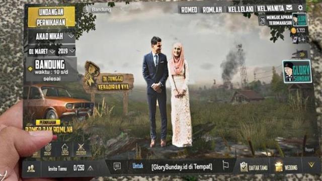 6 Undangan Nikah dengan Foto Calon Pengantin Kocak Ini Bikin Geleng Kepala