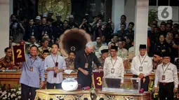 Prabowo Subianto dan Gibran Rakabuming Raka mendapat nomor urut 2 (dua). (Liputan6.com/Faizal Fanani)