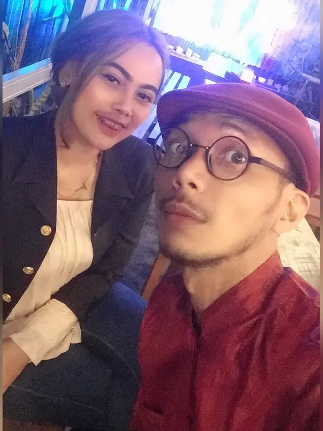 Jarang Terekspos, Ini 6 Potret Mesra Norman Kamaru Bersama Istri Kedua