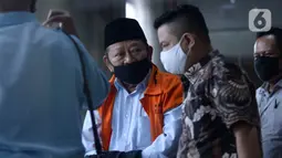 Bupati Sidoarjo nonaktif, Saiful Ilah usai menandatangani penyerahan P21 tahap 2 di Gedung KPK, Jakarta, Rabu (6/5/2020). Saiful Ilah dalam waktu dekat akan menjalani sidang perdana terkait dugaan menerima suap proyek infrastruktur di Dinas PUPR Kabupaten Sidoarjo. (merdeka.com/Dwi Narwoko)