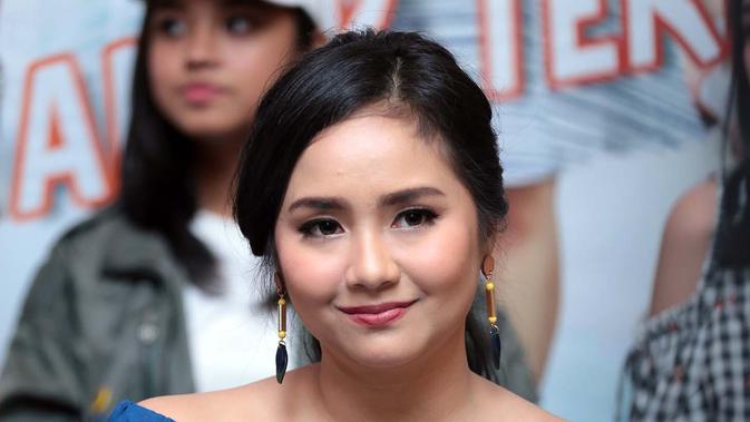 Gita Gutawa Gonta-Ganti Bawa Pria ke Rumah - Celeb Bintang.com