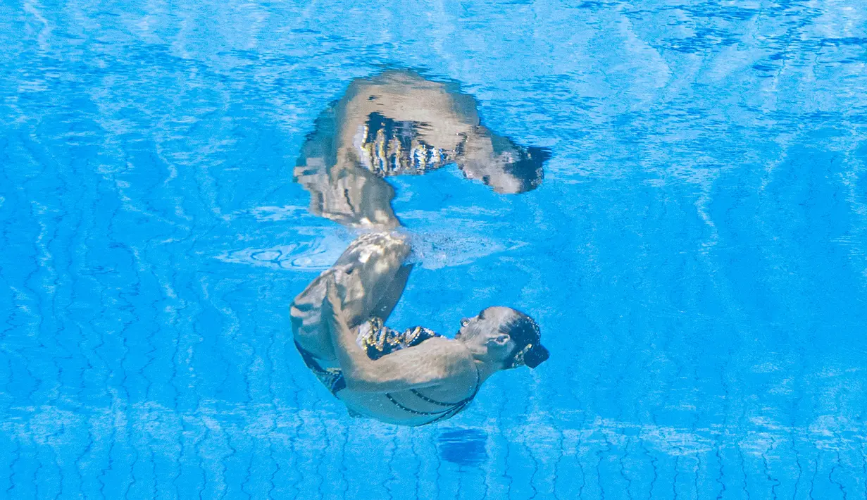 Perenang Swiss, Ilona Fahrni, saat beraksi pada ajang World Aquatics Championships di Budapest, Hungaria, Rabu (22/6/2022). (AFP/Oli Scarff)
