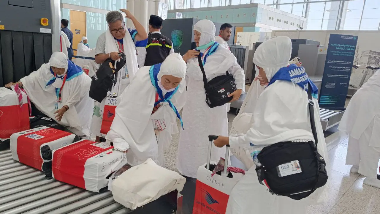 Jemaah haji kuota tambahan sudah tiba di Bandara AMAA Madinah, Kamis (15/6/2023). BPN-21 menjadi kloter perdana kuota tambahan yang tiba di Tanah Suci. (FOTO: MCH PPIH ARAB SAUDI 2023)