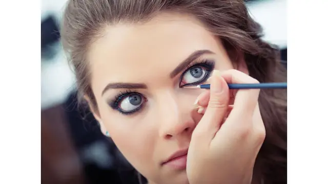 Hindari 8 Hal Ini Saat Memakai Eyeliner