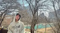 Taeil NCT. (Instagram/ mo.on_air)