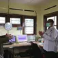 Gubernur Jateng Ganjar Pranowo memastikan informasi denda Rp100 bagi yang tidak pakai masker saat keluar rumah di Jateng adalah tidak benar alias hoaks. (Liputan6.com/ Felek Wahyu)