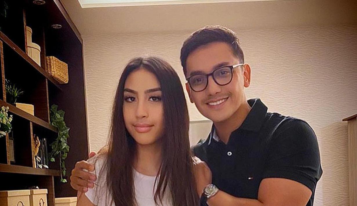 Gunawan harus berpisah dengan putrinya, Khayra Shakilla dan sang istri lantaran harus menemani putra sulungnya bersekolah di Jakarta. (FOTO: instagram.com/gunawan_sudrajat_real/)