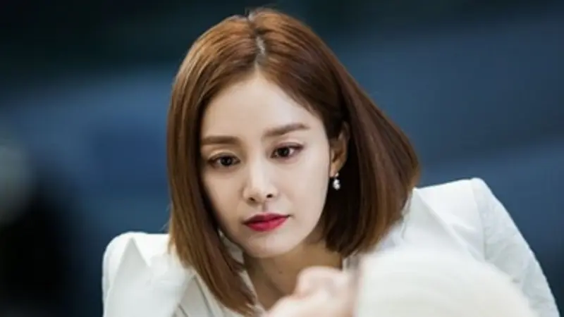 Kim Tae Hee Berubah Jadi Wanita Mengerikan di Yong Pal