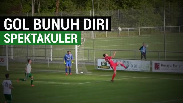 Berita video pemain Swiss di klub Pully Football, Adrien Gulfo, mencetak gol bunuh diri salto spektakuler. Gol ini tercipta saat menghadapi FC Renens di ajang Coupe de Vaudoise 2017. Seperti apa gol bunuh diri yang tercipta dan mengapa disebut spekta...