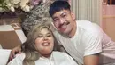 Tak hanya Caren Delano, Robby Purba juga mendukung Shindy Samuel usai pemotongan lambung. Ia mengungkapkan dukungan untuk Shindy Samuel. Dukungan yang mengalir untuk Shindy ini menjadi bukti bahwa pengusaha skincare memang orang yang peduli dengan sesama. (Liputan6.com/IG/rendyshindy_samuel)