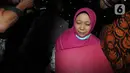 Kepala Dinas Pekerjaan Umum dan SDA, Sunarti Setyaningsih usai menjalani pemeriksaan 1x24 jam di Gedung KPK, Jakarta, Kamis (9/1/2020). Sunarti ditahan bersama Bupati Sidoarjo, Saiful Ilah, Judi Tetrahastoto, Sanadjihitu Sangadji, Ibnu Ghopur dan Totok Sumedi. (merdeka.com/Dwi Narwoko)