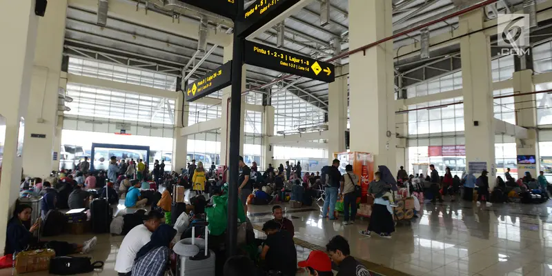 Suasana Terminal Pulo Gebang H-4 Lebaran