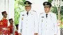 Gubernur Sulawesi Utara, Olly Dondokambey dan wakilnya Steven Octavianus berpose saat acara pelantikan gubernur dan wakil gubernur masa jabatan tahun 2016-2021 di Istana Merdeka, Jakarta, Jumat (12/2 ).(Liputan6.com/Faizal Fanani)  