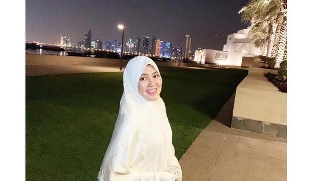 Baru Selesai Umrah, Ini 7 Gaya Via Vallen dalam Balutan Hijab