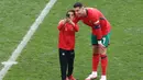 Tiga gol Portugal dicetak oleh Bernardo Silva pada menit ke-21, gol bunuh diri Samit Aykadin (28’) dan Bruno Fernandes (55’). (KENZO TRIBOUILLARD/AFP)