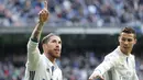 Kapten Real Madrid, Sergio Ramos (kiri)  mengamankan satu posisi linni belakang dalam Starting XI pekan ke-19 La Liga Spanyol. (EPA/Angel Diaz)