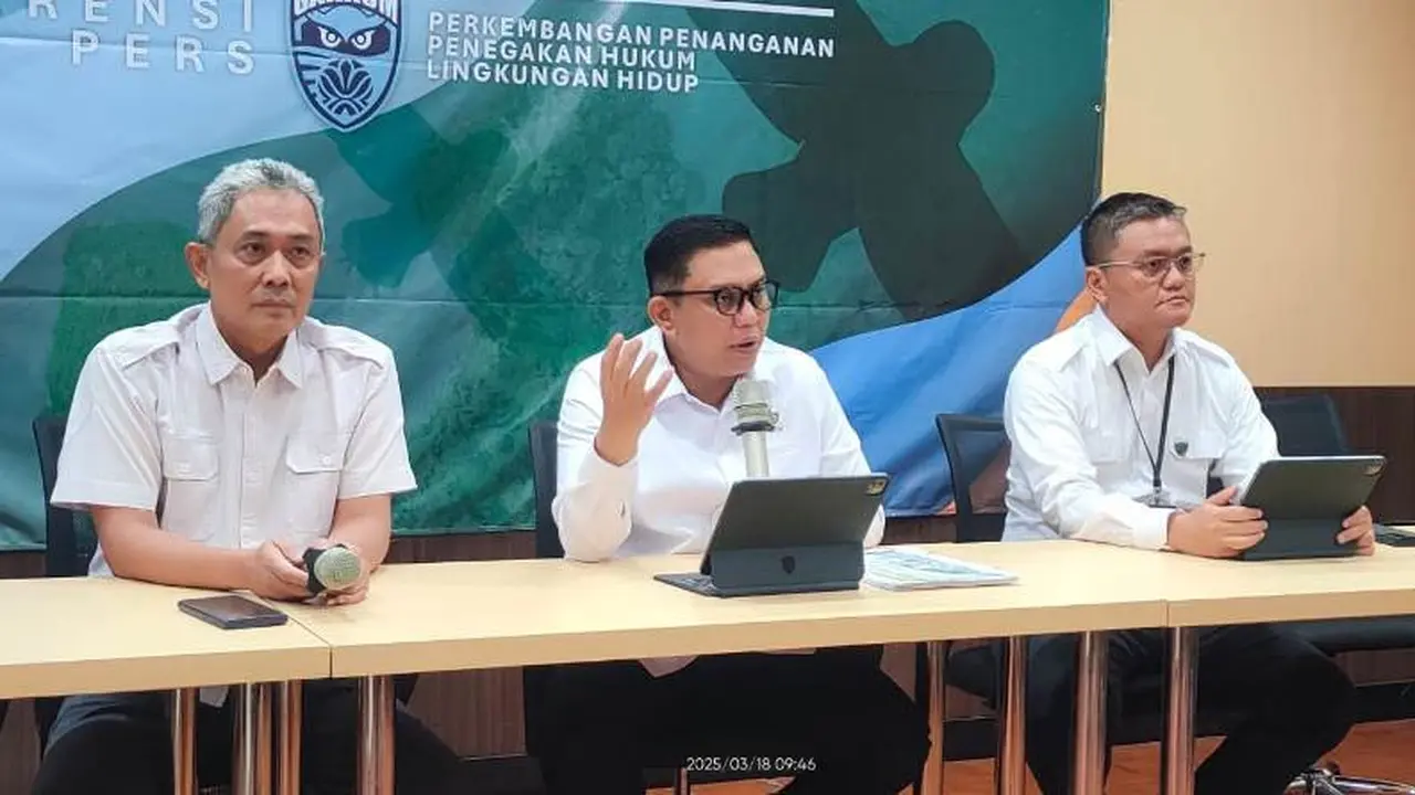 KLH Minta Perusahaan Bongkar Mandiri Sejumlah Bangunan Bermasalah di Hulu Sungai Ciliwung Sebelum Dibongkar Paksa.  (Liputan6.com/Henry)