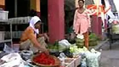 Menyusul naiknya harga sejumlah komoditi sayuran, pasar di beberapa daerah menjadi sepi pembeli. Belum diketahui penyebab pasti kenaikan. 