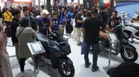 Booth sepeda motor Honda ramai disambangi pengunjung Jakarta Fair Kemayoran 2025.