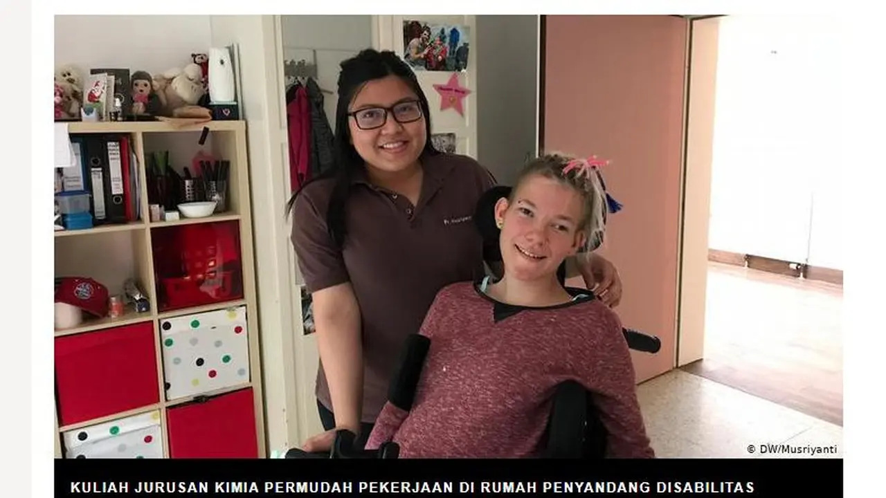Ega Musriyanti memilih untuk bekerja sebagai pendamping disabilitas.