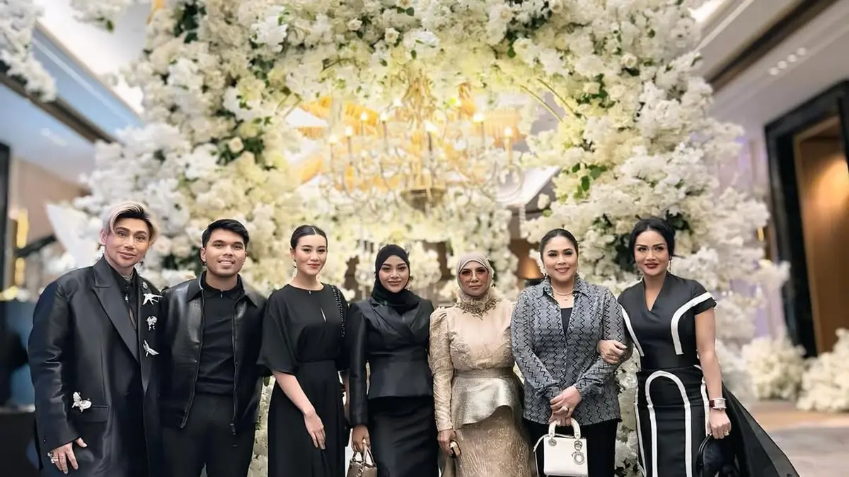 Pesta Ulang Tahun drg. Devya: Selebriti Indonesia Tampil Memukau dengan Gaya Serba Hitam