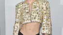 <p>Kembali mengenakan Chanel, perempuan kelahiran&nbsp;27 mei 1999 ini mengenakan croptop longslevee dipadukan dengan celana hitam dan belt rantai. @lilyrose_depp</p>
