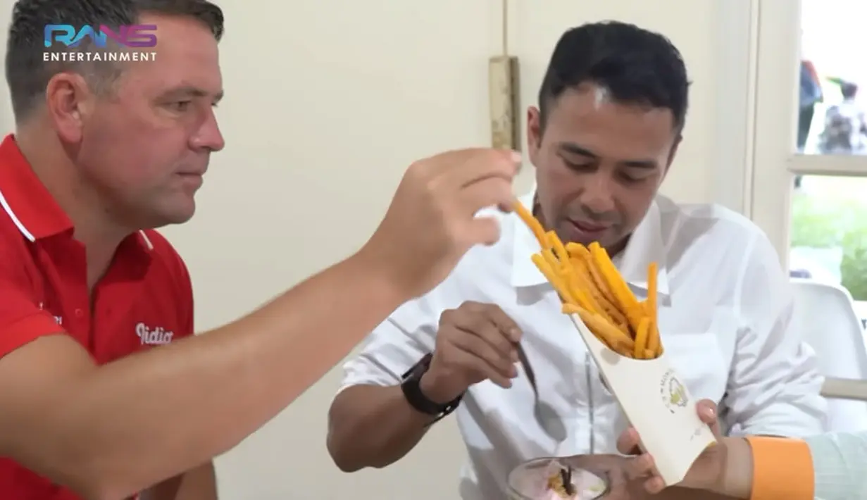 Michael Owen ke Ultah Rafathar (Youtube/Rans Entertainment)