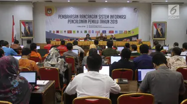 Suasana sosialisasi Sistem Informasi Pencalonan (Silon) di kantor KPU, Jakarta, Senin (7/5). Sosialisasi ini diikuti oleh seluruh partai peserta Pemilu 2019. Silon adalah aplikasi bagi calon legislator. (Liputan6.com/Angga Yuniar)