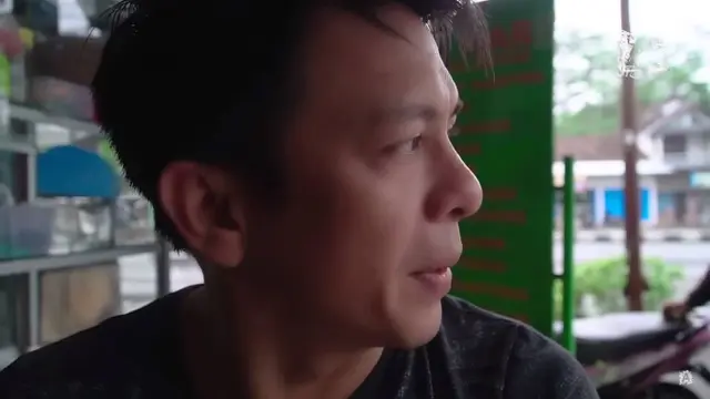 7 Momen Ariel Noah Ngopi di Warung Pinggir Jalan yang Tuai Banyak Sorotan