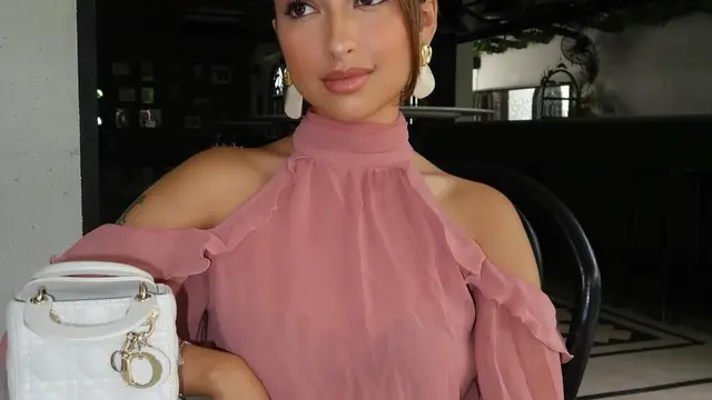 Potret Terbaru Jennifer Coppen dengan Makeup Natural (credit: instagram/jennifercoppenreal20)