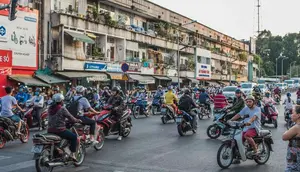 Tekan Polusi Udara, Ho Chi Minh City Batasi Mobil Bensin Mulai 2027