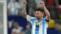 Lionel Messi membawa Timnas Argentina lolos ke babak final Copa America 2024. (Bola.com/Dok.JUAN MABROMATA / AFP).