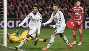 Rodrygo menjadi bintang kemenangan Real Madrid di kandang Brest dengan memborong dua gol. Satu gol lainnya dicetak oleh Jude Bellingham. (AP Photo/Thibault Camus)