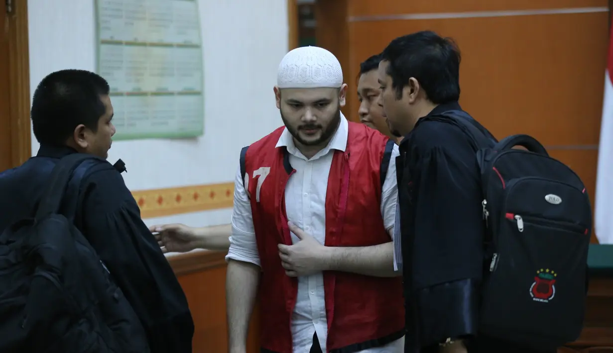 Pada sidang kali ini, anak raja dangdut Rhoma Irama itu tak kuasa menahan air matanya ketika mengungkapkan penyesalannya menggunakan narkoba di depan majelis hakim. (Adrian Putra/Bintang.com)