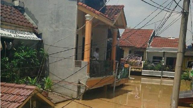 Polisi Tanggul Jebol Pondok Gede Permai Menunggu Kiamat News