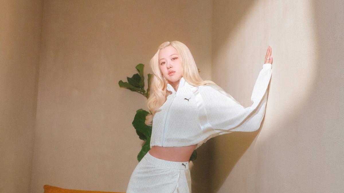 Style Effortless ROSÉ BLACKPINK dengan PUMA Speedcat Mule