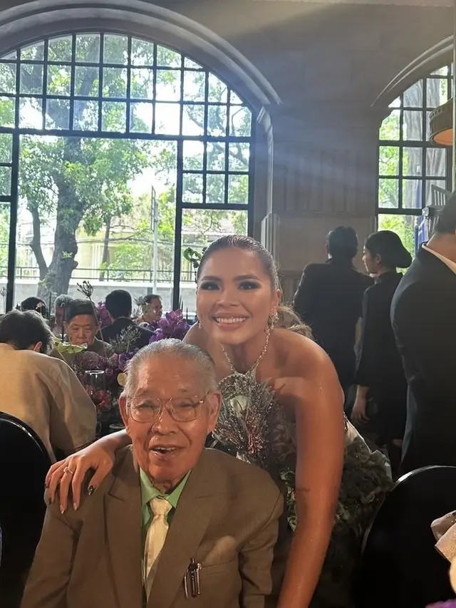 Felicia Hutapea Kenakan Cheongsam saat Upacara Sangjit Kedua Saudara Laki-lakinya. [@feliciahutapeaaa]