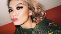 Tampil Seksi, Agnez Mo Disebut Mirip Awkarin