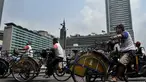 Jakarta menjadi salah satu kota terpadat di dunia. Lantaran banyak orang dari berbagai daerah datang ke Jakarta untuk mencari pekerjaan ataau pun menuntut ilmu di Universitas-universitas yang ada di Ibukota.