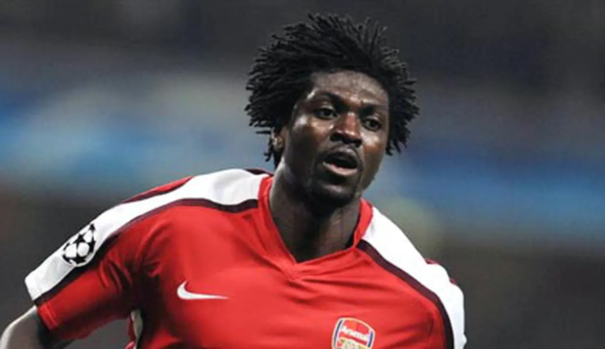 Penyerang Arsenal, Emmanuel Adebayor merayakan gol keduanya m menghadapi Villarreal dalam leg kedua perempat final Liga Champions di  Emirates Stadium in London, 15 April 2009. AFP PHOTO/JAVIER SORIANO