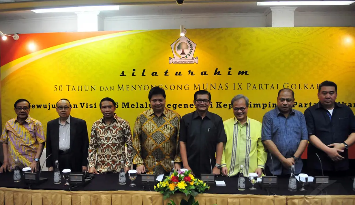 Sejumlah tokoh memperingati 50 tahun Golkar dan menyongsong Munas IX Partai Golkar 2015 di Jakarta, Kamis (30/10/2014). (Liputan6.com/Johan Tallo)