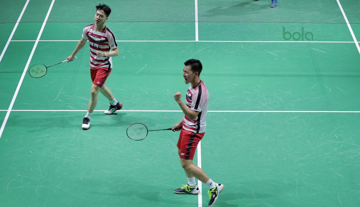 Ekspresi Kevin Sanjaya/Marcus Gideon meraih poin atas Mads Conrad/Mads Pieler pada perempat final ganda putra Indonesia Open 2018 di Istora Senayan, Jakarta, (6/6/2018). Kevin/Marcus menang 20-22, 22-20, 21-18. (Bola.com/Nick Hanoatubun)
