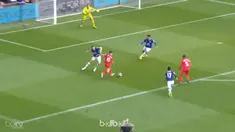 Berita video Philippe Coutinho mencetak gol indah ke gawang Everton yang disaksikan pemeran James Bond. This video presented by BallBall.
