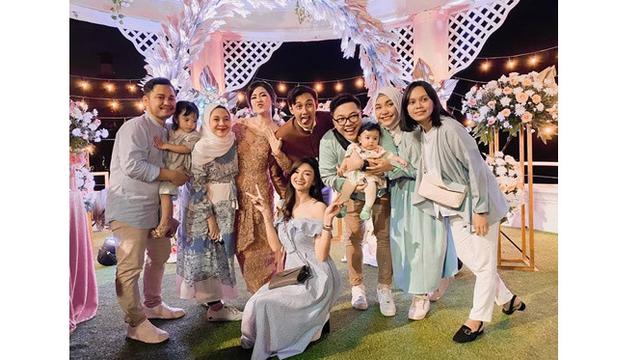 6 Momen Lamaran Resmi Caesar Hito dan Felicya Angelista, Romantis di Pinggir Pantai