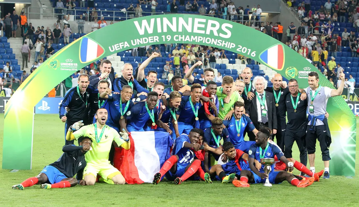 Gelar juara Piala Eropa U-19 ini menjadi hiburan bagi Prancis setelah timnas seniornya gagal menjuarai Piala Eropa 2016 lalu. (AFP/Daniel Roland)